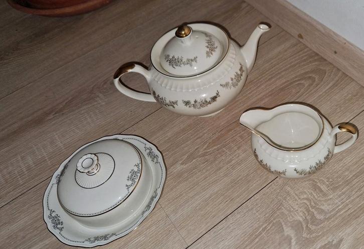 Theepot, roompot en suikerpot. Meer dan 100 jaar oud, Antiek en Kunst, Antiek | Servies los, Ophalen of Verzenden