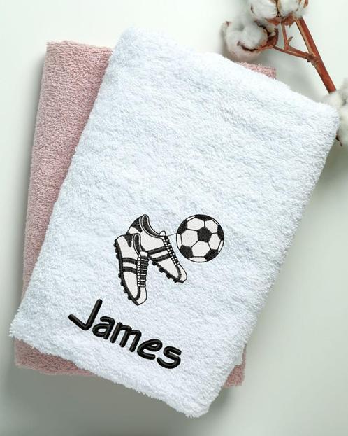 persoonlijk cadeau handdoek/douchelaken met naam voetbal, Huis en Inrichting, Badkamer | Badtextiel en Accessoires, Nieuw, Handdoek