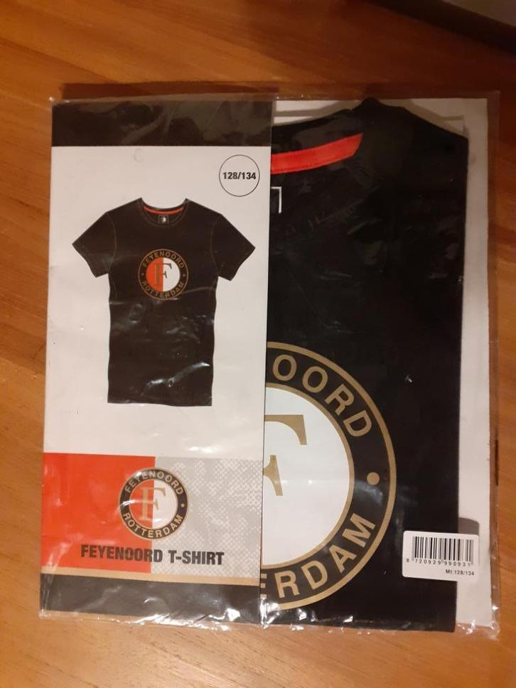 Feijenoord T-Shirt. Mt 128-134. Nieuw. 2X, Verzamelen, Sportartikelen en Voetbal, Nieuw, Shirt, Feyenoord, Ophalen of Verzenden