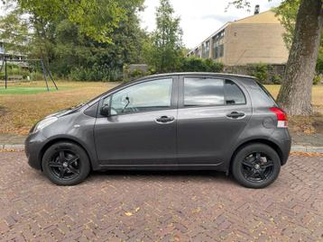 Toyota Yaris 1.3 16V Vvt-i 5DR 2009 Grijs beschikbaar voor biedingen