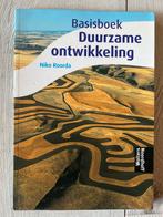 Basisboek Duurzame Ontwikkeling - Niko Roorda, Boeken, Studieboeken en Cursussen, Ophalen of Verzenden, Gamma, Zo goed als nieuw