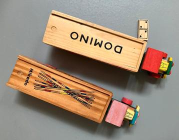 Domino en Mikado vrachtwagensvan hout beschikbaar voor biedingen