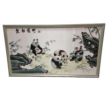 Vintage Chinees zijden borduurwerk met Panda’s beschikbaar voor biedingen
