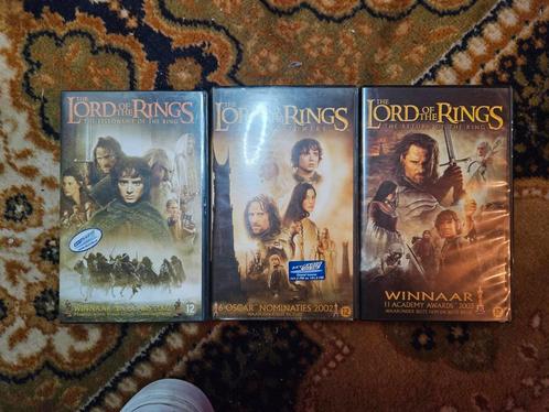 Lord of the rings volledige trilogie op VHS in seal., Verzamelen, Lord of the Rings, Zo goed als nieuw, Overige typen, Ophalen of Verzenden