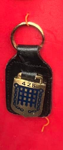 BORSTZAKHANGER 425 IBC VAN HEUTSZ vervallen model, Verzamelen, Militaria | Algemeen, Embleem of Badge, Ophalen of Verzenden