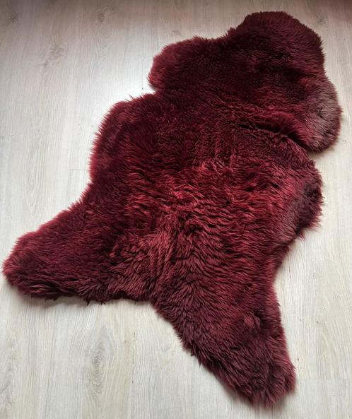 Pols Potten schapenvacht – wijnrood - nieuw, Huis en Inrichting, Woonaccessoires | Plaids en Woondekens, Nieuw, Ophalen of Verzenden