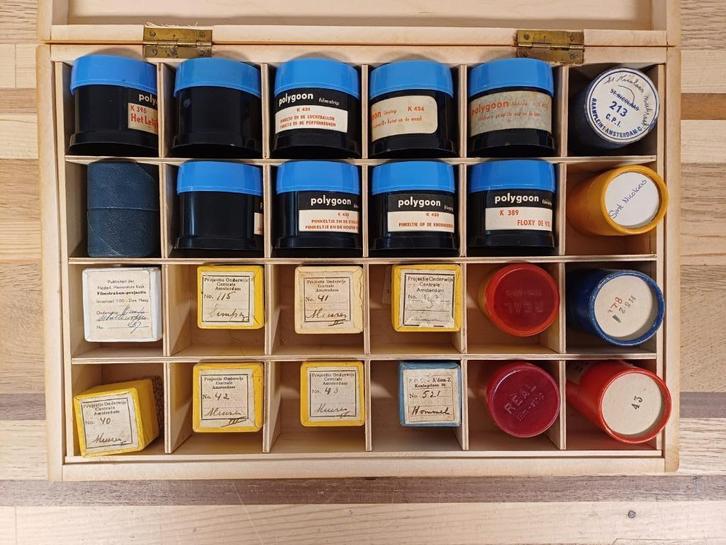 24 Oude filmstroken voor groep 1 en 2 & bewaarbox van Megen, Verzamelen, Overige Verzamelen, Ophalen of Verzenden