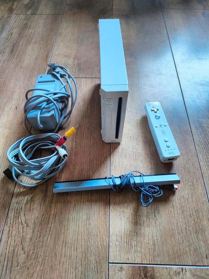 Witte Nintendo Wii met Kabels en Wii Controller, Spelcomputers en Games, Spelcomputers | Nintendo Wii, Zo goed als nieuw, Met 1 controller