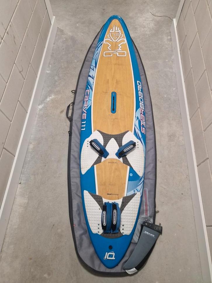 Starboard Carve 111 wood + boardbag, Watersport en Boten, Windsurfen, Gebruikt, Plank, 250 tot 300 cm, Met vin(nen), Met draagtas