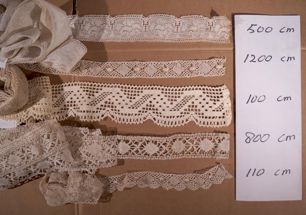 2415 - Oud handgemaakt kant  – totaal ca. 27 meter, Ophalen of Verzenden