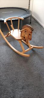 Hobbelpaard Hout, Ophalen