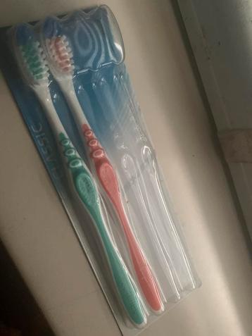  Nieuwe set tandenborstels – 2 stuks – klassiek model beschikbaar voor biedingen