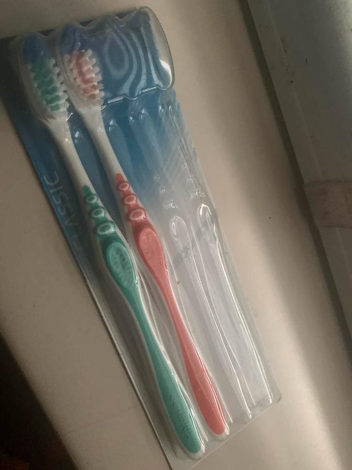 Nieuwe set tandenborstels – 2 stuks – klassiek model, Sieraden, Tassen en Uiterlijk, Uiterlijk | Mondverzorging, Nieuw, Tandenborstel