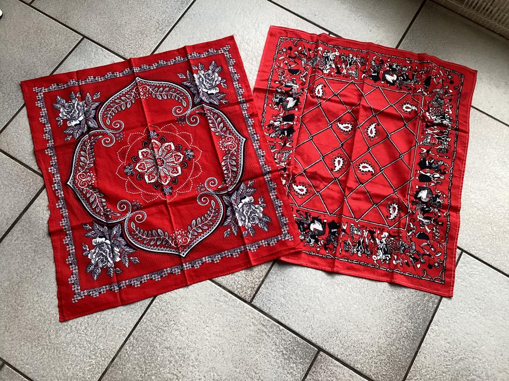 2 boeren(hals)doeken 50x50 cm, nieuw, Ophalen, Nieuw, Carnaval, Accessoires