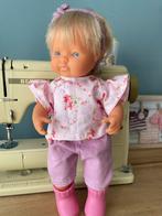 Miniland baby born blonde meisje met kleertjes en schoenen, Ophalen of Verzenden, Zo goed als nieuw