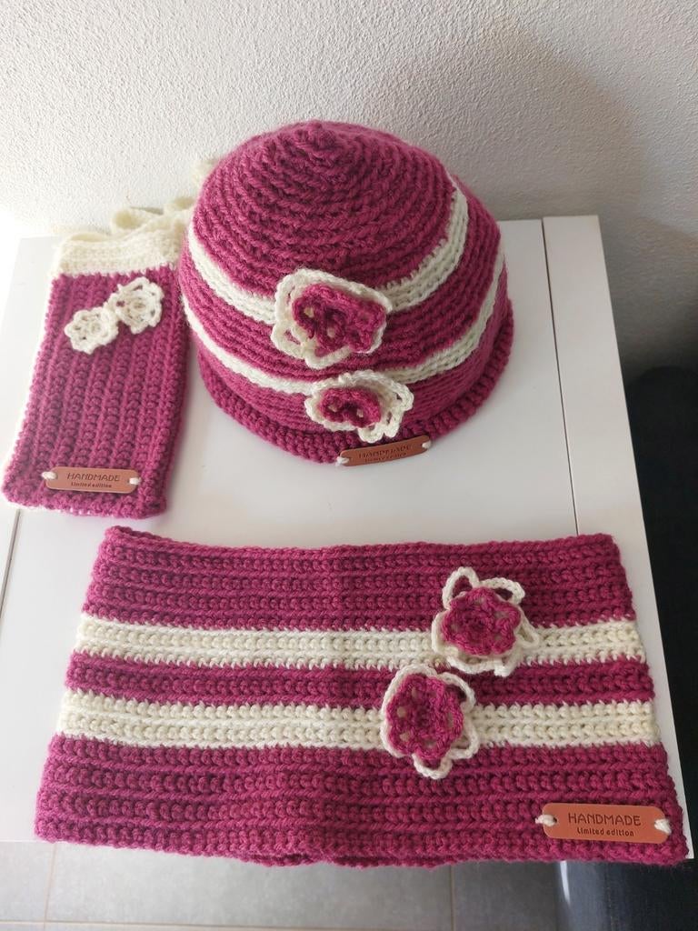 Zelfgehaakte muts, colsjaal & Telefoontasje roze /beige, Ophalen of Verzenden, Nieuw, Muts