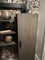 Mooie kast met metalen achterkant - 180x136x40cm, Huis en Inrichting, Kasten | Buffetkasten, Ophalen, 100 tot 150 cm, Zo goed als nieuw