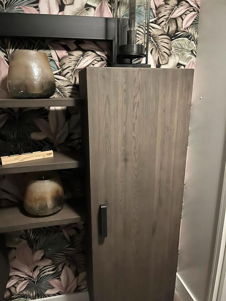 Mooie kast met metalen achterkant - 180x136x40cm, Huis en Inrichting, Kasten | Buffetkasten, Zo goed als nieuw, 150 tot 200 cm