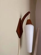 Deens design lampje vintage houten wandlamp Scandinavisch, Huis en Inrichting, Lampen | Wandlampen, Ophalen, Zo goed als nieuw