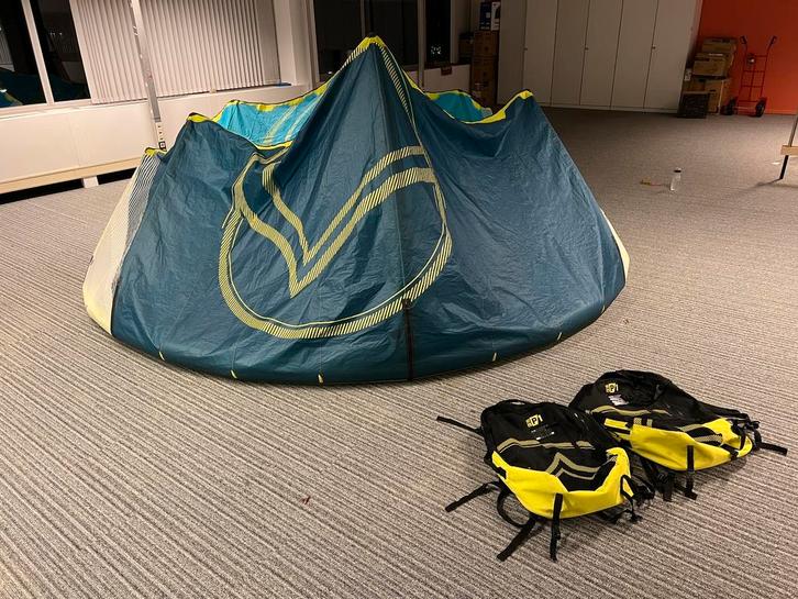 9m en 12m goedkope kite set met bar, Watersport en Boten, Kitesurfen, Zo goed als nieuw, 12 m², Geen board, Ophalen of Verzenden