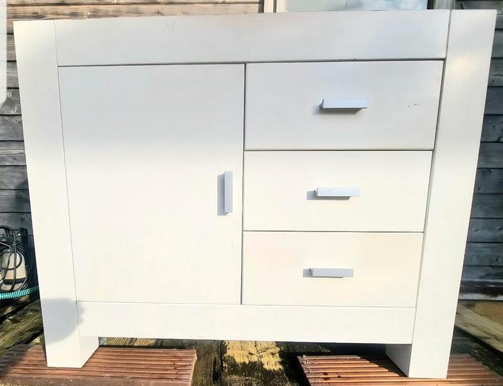 €85,- Massief eiken commode met een deur en drie lades, wit, Diversen, Rollators, Ophalen