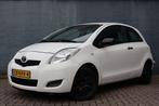 Toyota Yaris 1.0 Vvt-i 3DR Terra 2010 Wit APK/ALLSEASON, Auto's, Voorwielaandrijving, Euro 5, 965 kg, Wit