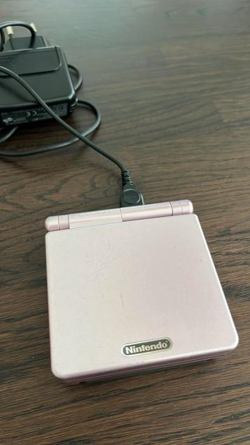 Game boy van Nintendo uit 2002 roze. beschikbaar voor biedingen
