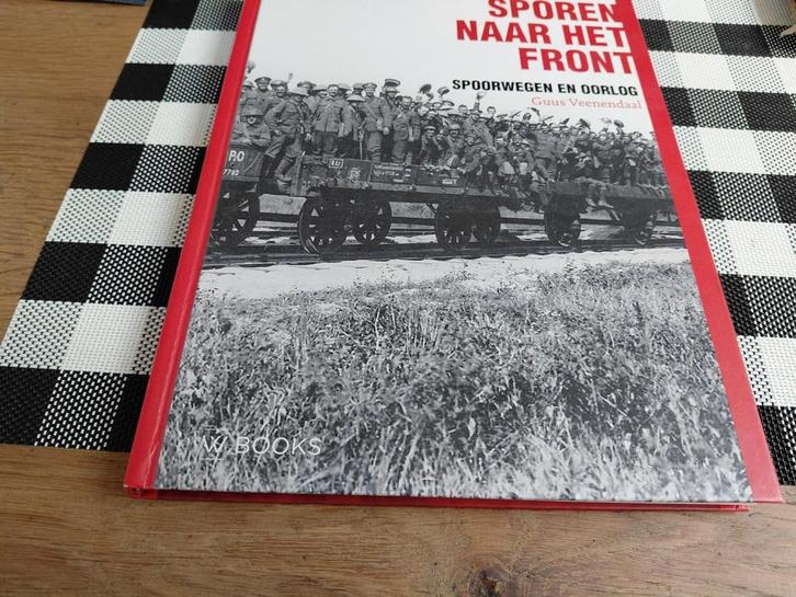 Guus Veenendaal - Sporen naar het front, Boeken, Oorlog en Militair, Zo goed als nieuw, Voor 1940, Ophalen of Verzenden