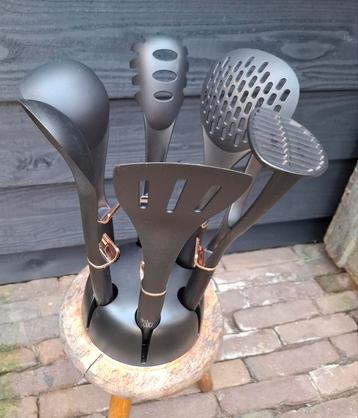 Berlinger Haus Black Rose Collection.

NIEUW

7 delig beschikbaar voor biedingen