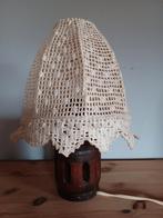 Vintage Schemerlamp met Gehaakte Kap, Hout, Gebruikt, Vintage, Ophalen of Verzenden