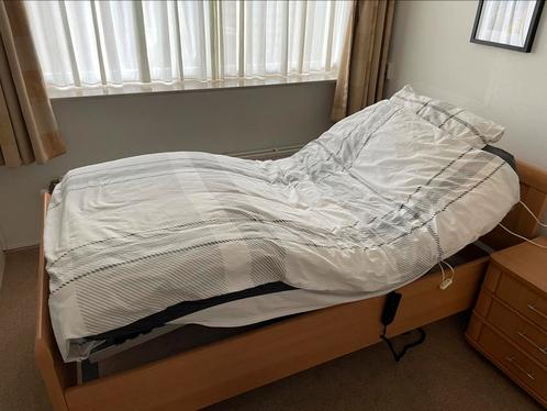 Elektrisch verstelbaar bed, hoogte instelbaar van 53-60 cm, Huis en Inrichting, Slaapkamer | Bedden, Zo goed als nieuw, Eenpersoons