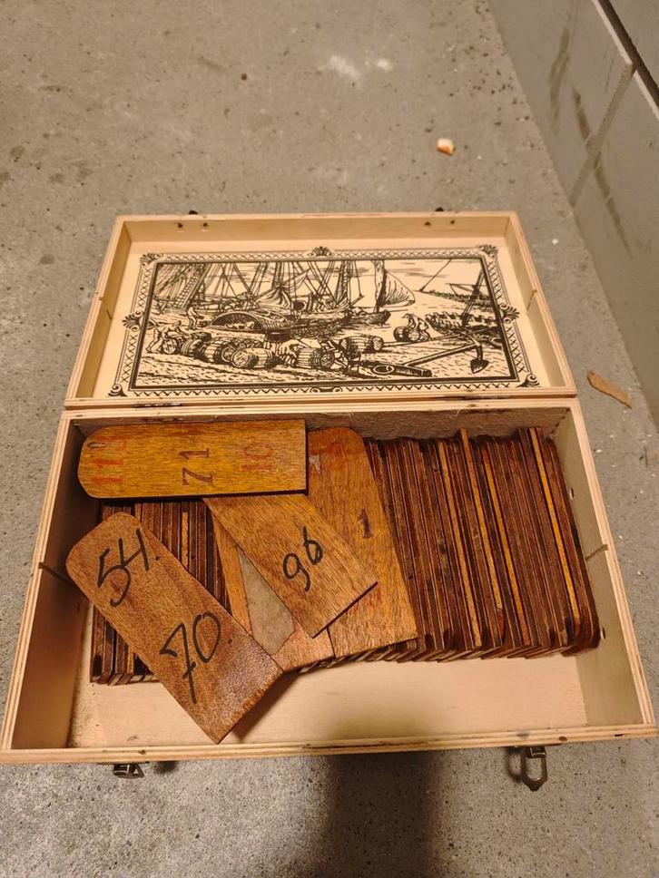 Houten doos met rad van fortuin houtjes, Hobby en Vrije tijd, Stempelen, Gebruikt, Overige typen, Ophalen of Verzenden