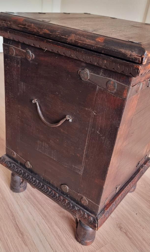 Prachtige en praktische koloniale kist teak & ijzerbeslag, Huis en Inrichting, Woonaccessoires | Kisten, Zo goed als nieuw, Minder dan 50 cm