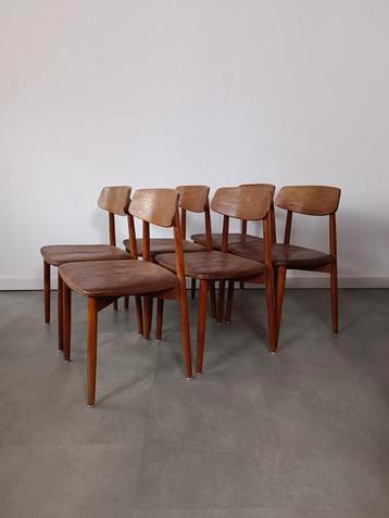Vintage Deense eetkamerstoelen door Harry Østergaard beschikbaar voor biedingen