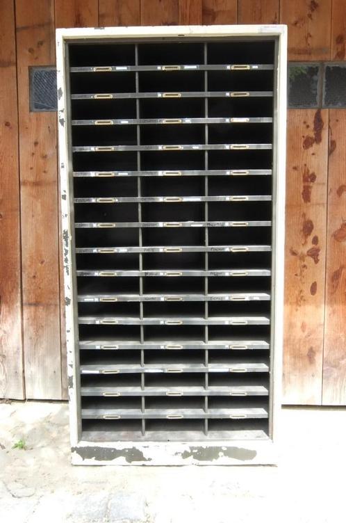 Vintage vakkenkast / sorteerkast / kast voor interne memo's, Huis en Inrichting, Kasten | Wandmeubels, Gebruikt, 150 tot 200 cm