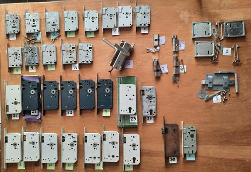 Diverse sloten 600 +1200  vintage / cilinder / oplegslot, Doe-het-zelf en Verbouw, Hang- en Sluitwerk, Zo goed als nieuw, Slot