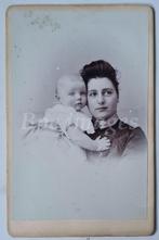 kabinetfoto moeder met baby vast 1890's, Verzamelen, Gebruikt, Foto, Voor 1940, Kind