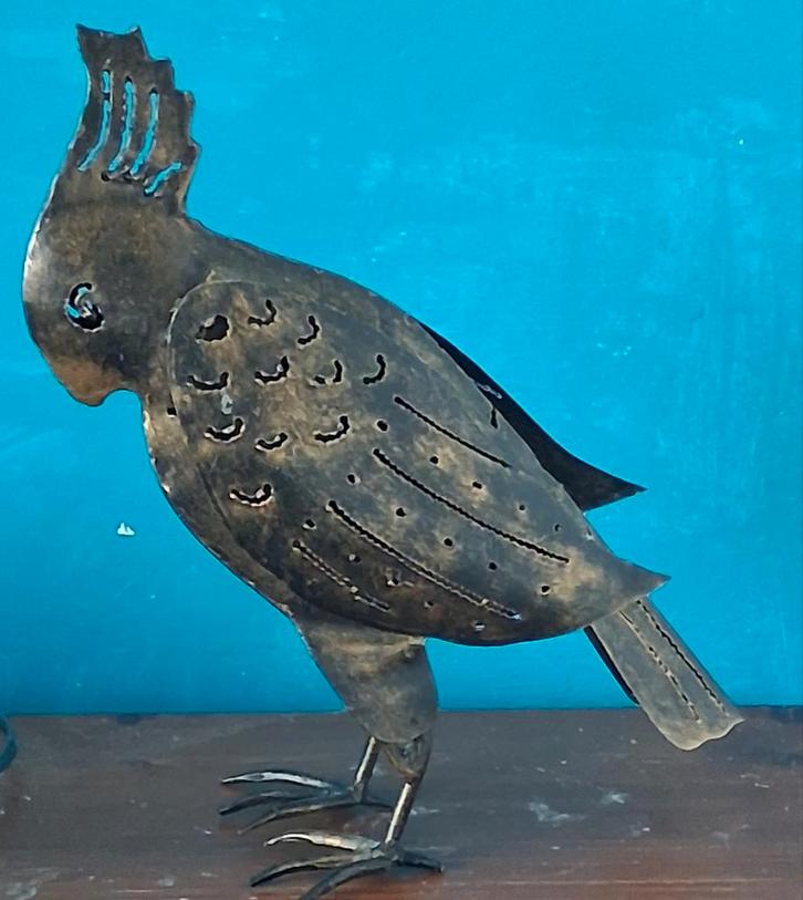 Kaketoe metaal. Brons patina. 27 cm., Verzamelen, Dierenverzamelingen, Zo goed als nieuw, Beeldje of Figuurtje, Vogel, Ophalen