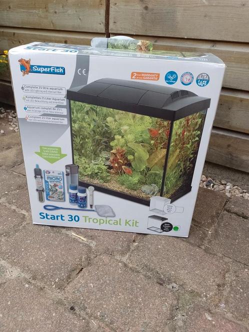 Gebruikt aquarium en toebehoren , 25 L met led verlichting, Dieren en Toebehoren, Vissen | Aquaria en Toebehoren, Gebruikt, Leeg aquarium