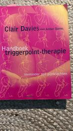 Handboek Triggerpoint-therapie - Clair Davies, Ophalen of Verzenden, Gelezen, Gezondheid en Conditie
