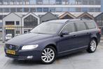 Volvo V70 D2 Summum Automaat INCL. SERVICEBEURT, Auto's, Volvo, Euro 5, Zwart, 4 cilinders, Blauw