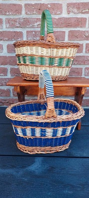 2 vintage rieten mandjes beschikbaar voor biedingen