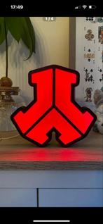 Defqon 1 Logo Lamp - Hardstyle Fan Must-Have!, Verzamelen, Merken en Reclamevoorwerpen, Ophalen of Verzenden, Zo goed als nieuw