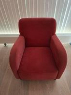 Comfortabele fauteuil in rood, Huis en Inrichting, Fauteuils, Ophalen, Zo goed als nieuw