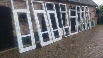 kunststof deuren en kozijnen beschikbaar voor biedingen