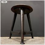 Oude, drie potige, industriële kruk, Rowac stijl Bauhaus, Ophalen, Gebruikt, Nb, Nb