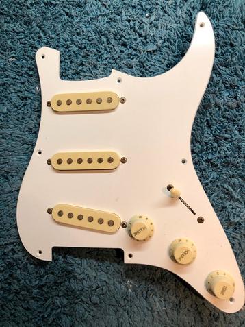 Squier Strat Slagplaat Compleet vintage look beschikbaar voor biedingen