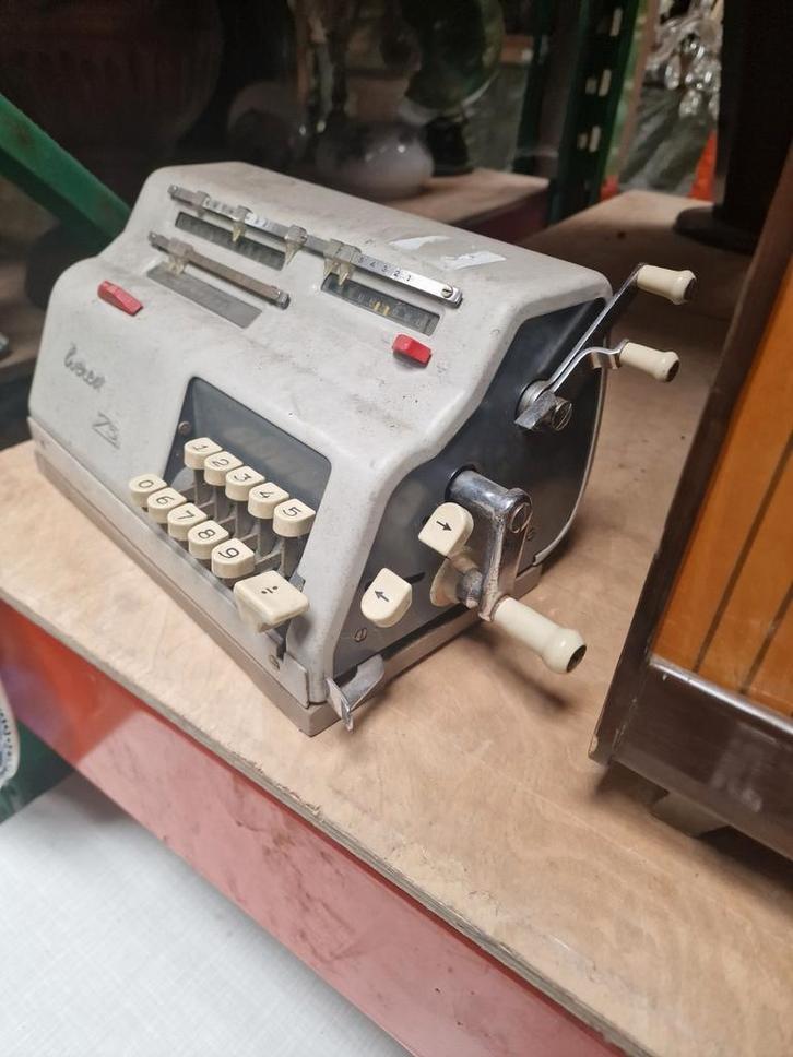 Oude mechanische rekenmachine everest z5 jaren 50, Diversen, Rekenmachines, Zo goed als nieuw, Ophalen