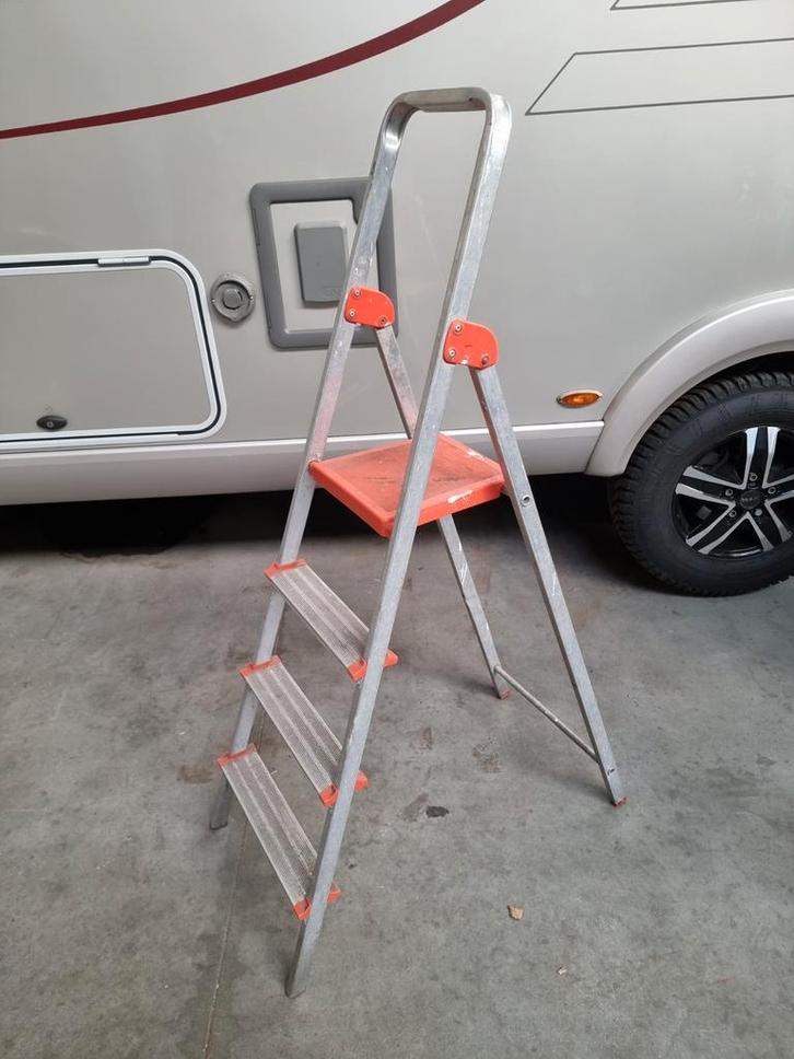 Diverse huishoudtrappen 3 en 4- treden, Doe-het-zelf en Verbouw, Ladders en Trappen, Gebruikt, 2 tot 4 meter, Ophalen