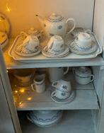 Antiek vintage servies uit België met blauwe bloemetjes., Ophalen of Verzenden